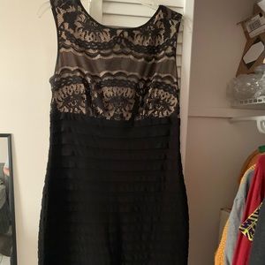 Really pretty and flattering dress!!